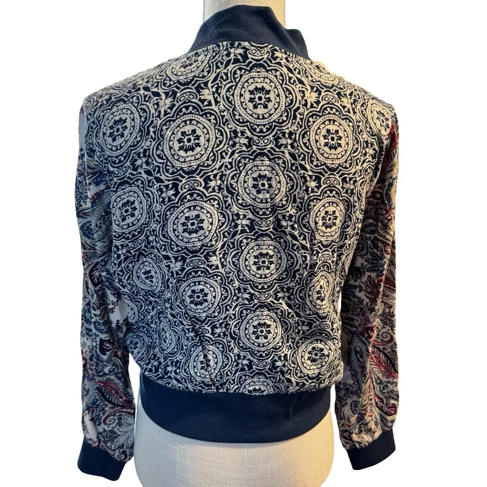 C'isa Blue and White Patterned Zip-up Top - Picture 4 of 10